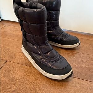 Sorel Black and Cream Winter Boots